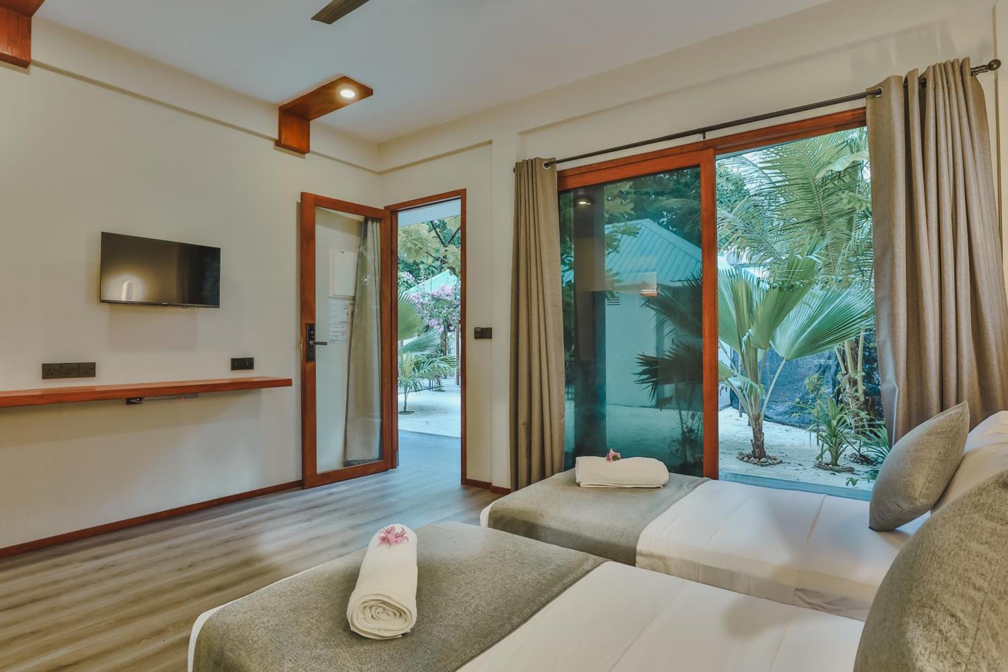 Hotel Sunny Breeze View Hangnaameedhoo Esterno foto