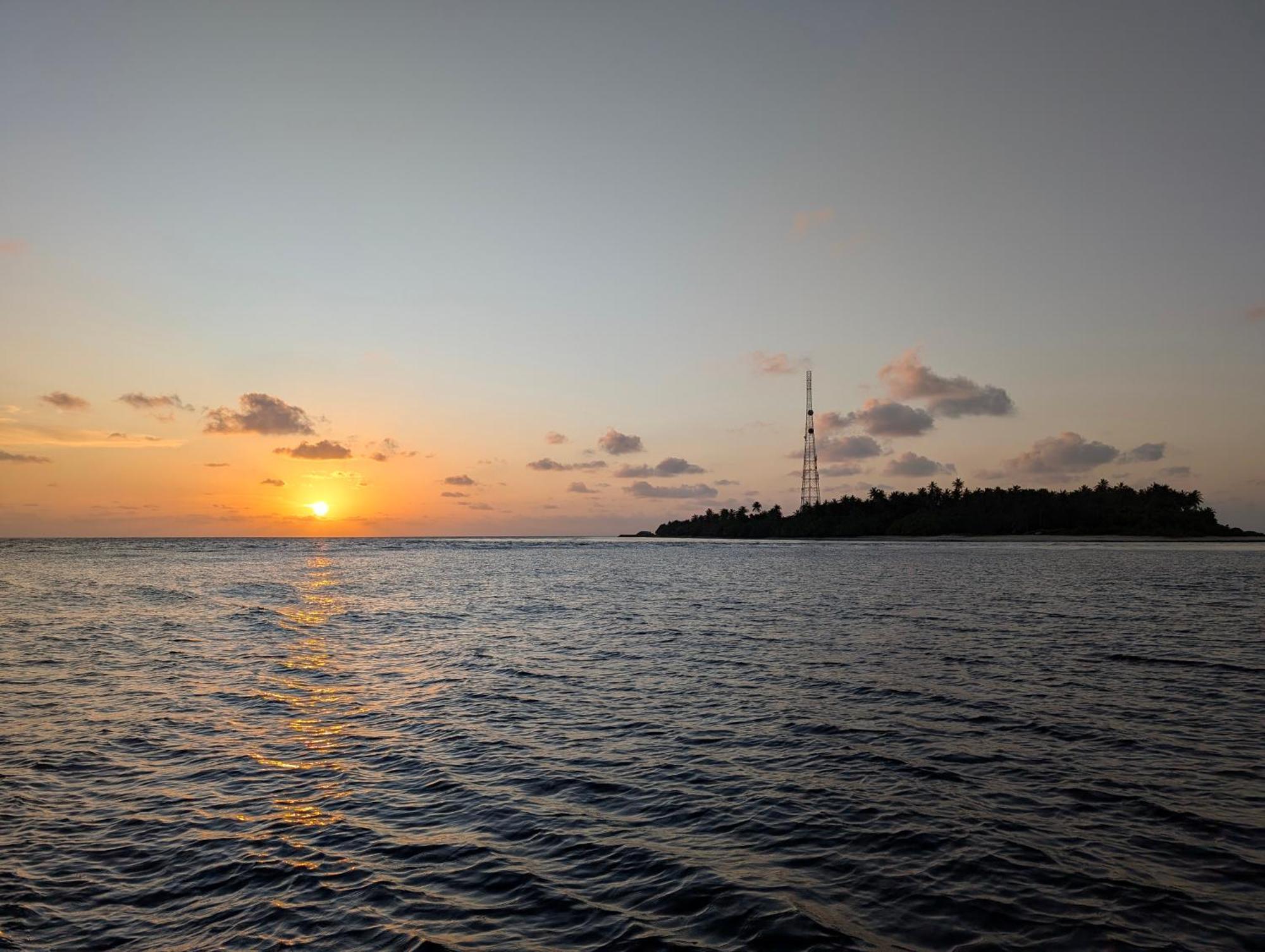 Hotel Sunny Breeze View Hangnaameedhoo Esterno foto